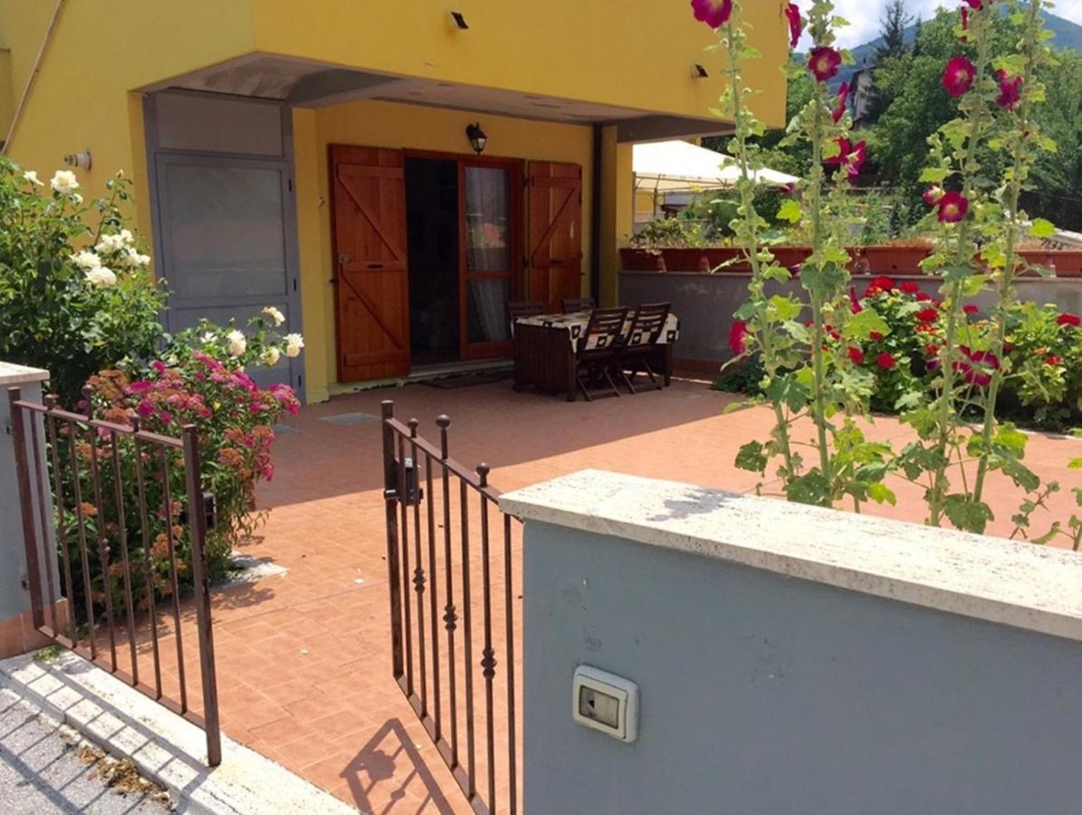 Апартаменты 4Flats In Orto Di Venanzio Барреа Экстерьер фото