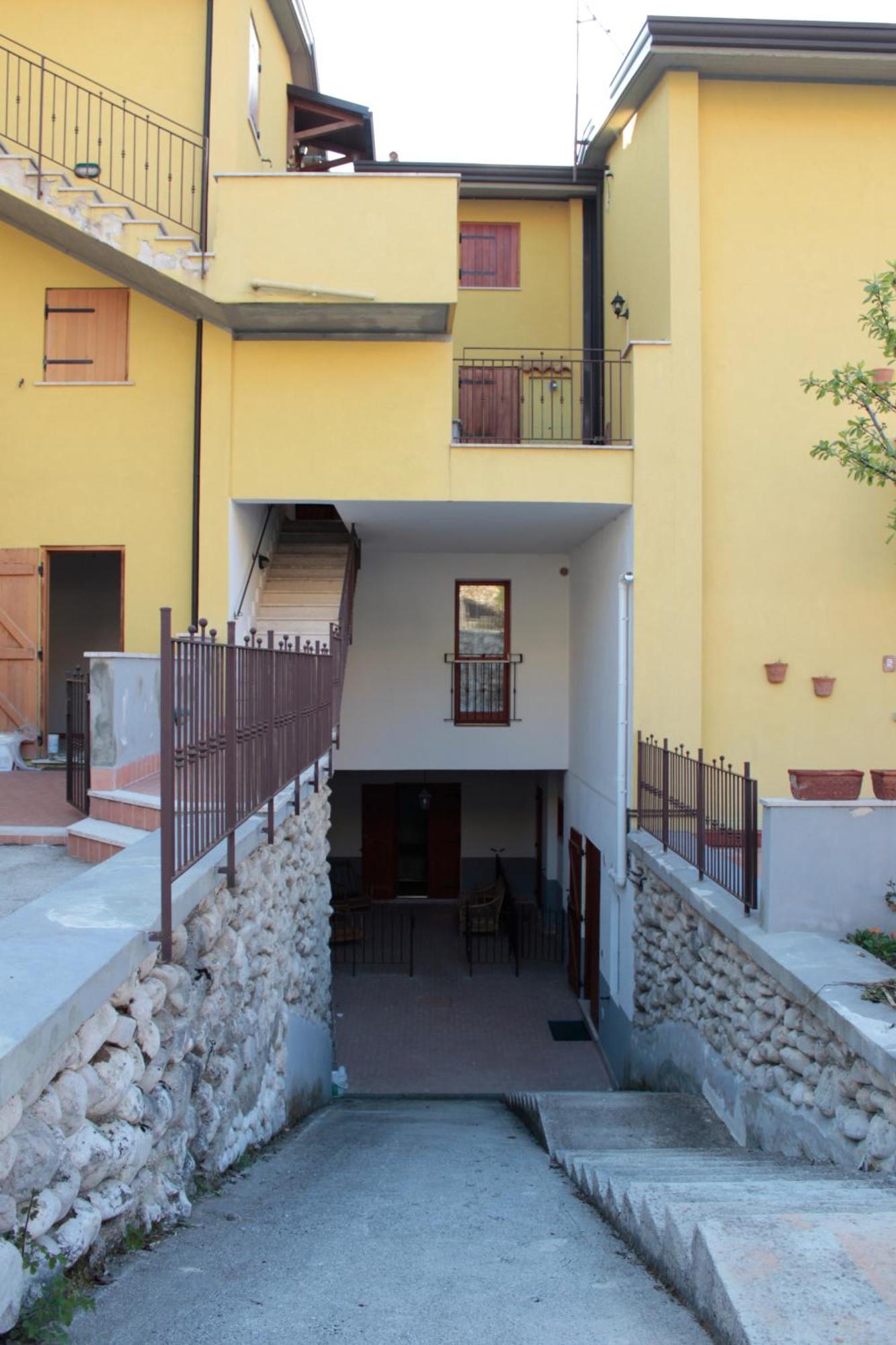 Апартаменты 4Flats In Orto Di Venanzio Барреа Экстерьер фото