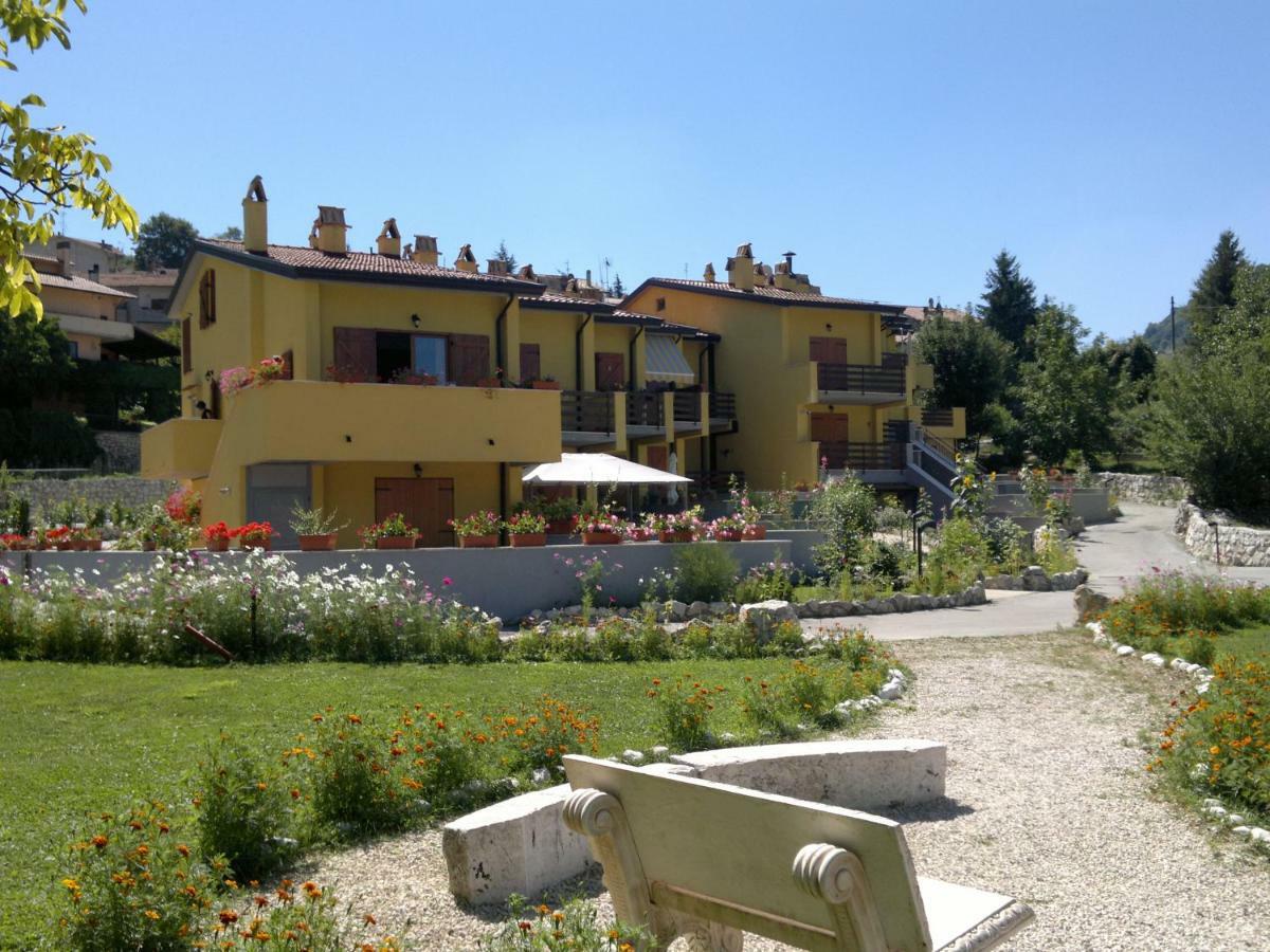 Апартаменты 4Flats In Orto Di Venanzio Барреа Экстерьер фото