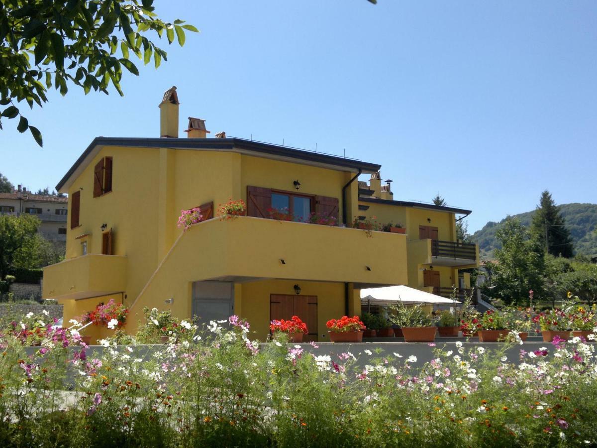 Апартаменты 4Flats In Orto Di Venanzio Барреа Экстерьер фото